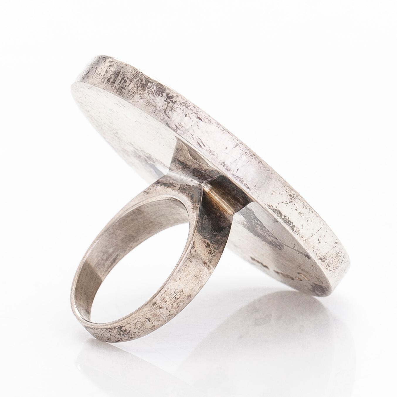 Ring, sterlingsilver och onyx, Urpo Kajander, Kaunis Koru.