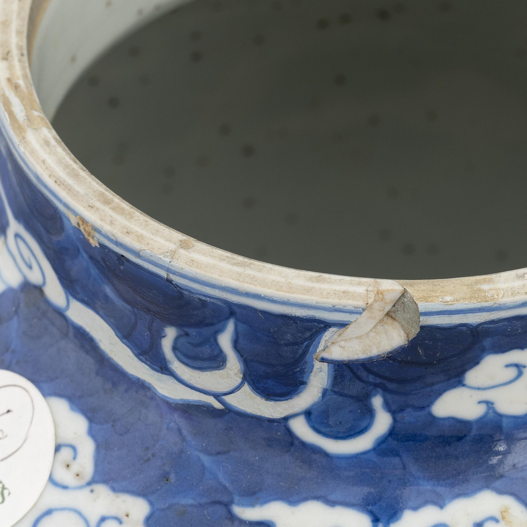 A blue and white jar with cover, Qing dynasty, 19th Century.