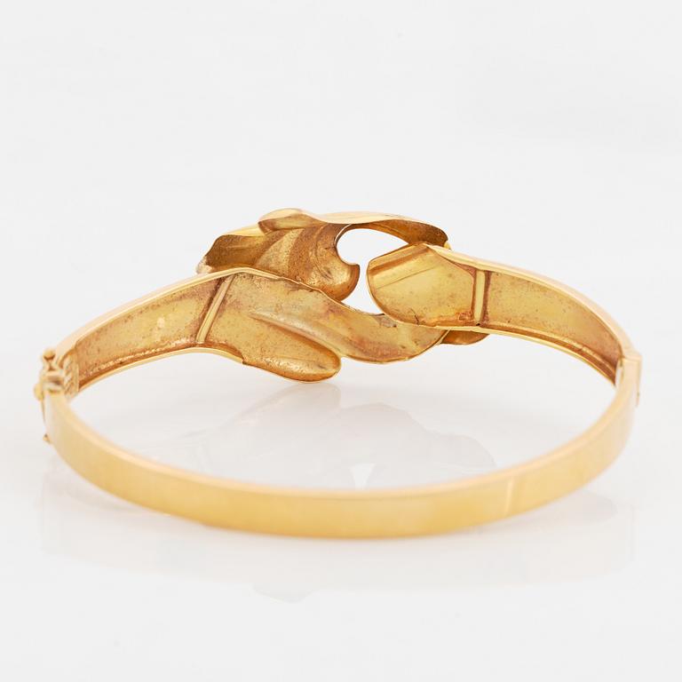 18K gold bangle.