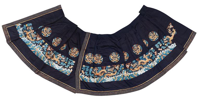 SKIRT, silk. Late Qing dynasty (1644-1912). Height 76 cm.