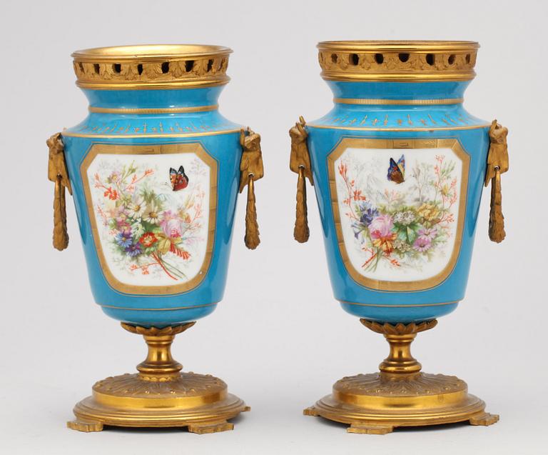 BORDSGARNITYR, 3 dela Louis XVI-stil 1800-talets andra hälft.