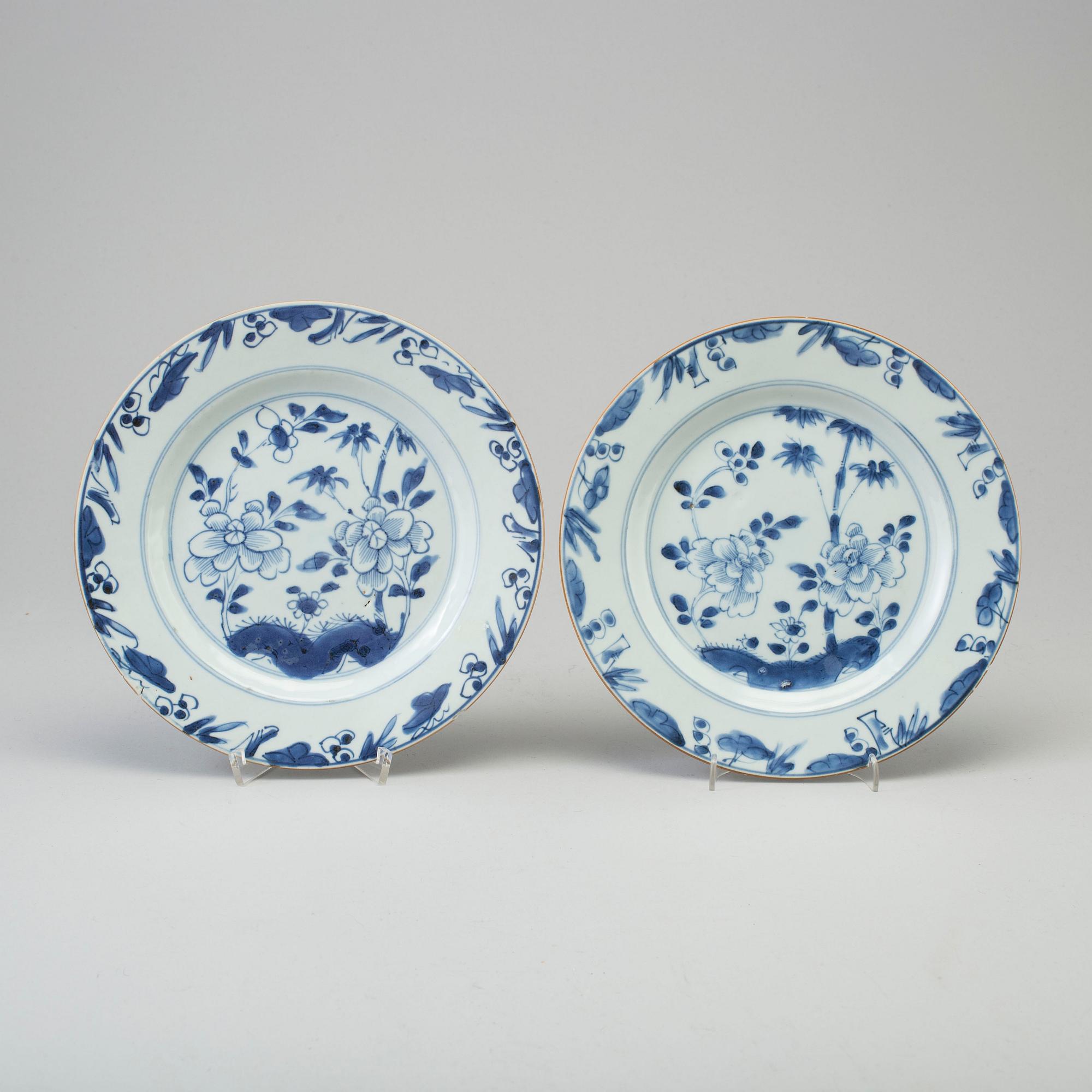 A pair of blue and white dishes, Qing dynasty, Qianlong (1736-95).
