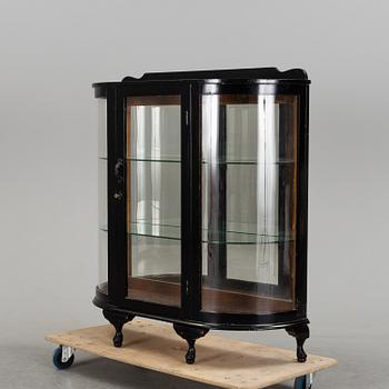 A first half of the 20th century display cabinet.