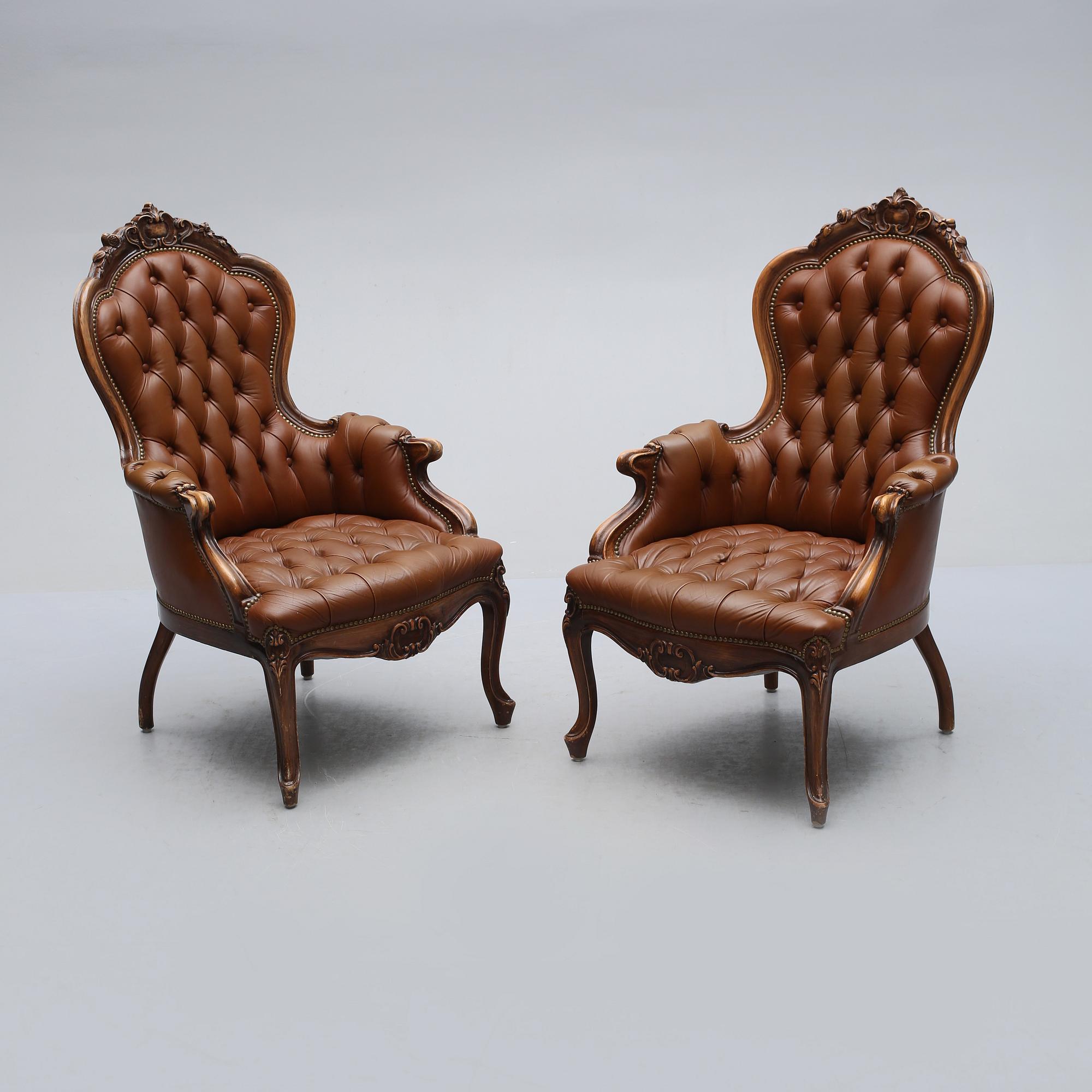 FÅTÖLJER, nyrokokostil, omkring 1900-talets mitt.