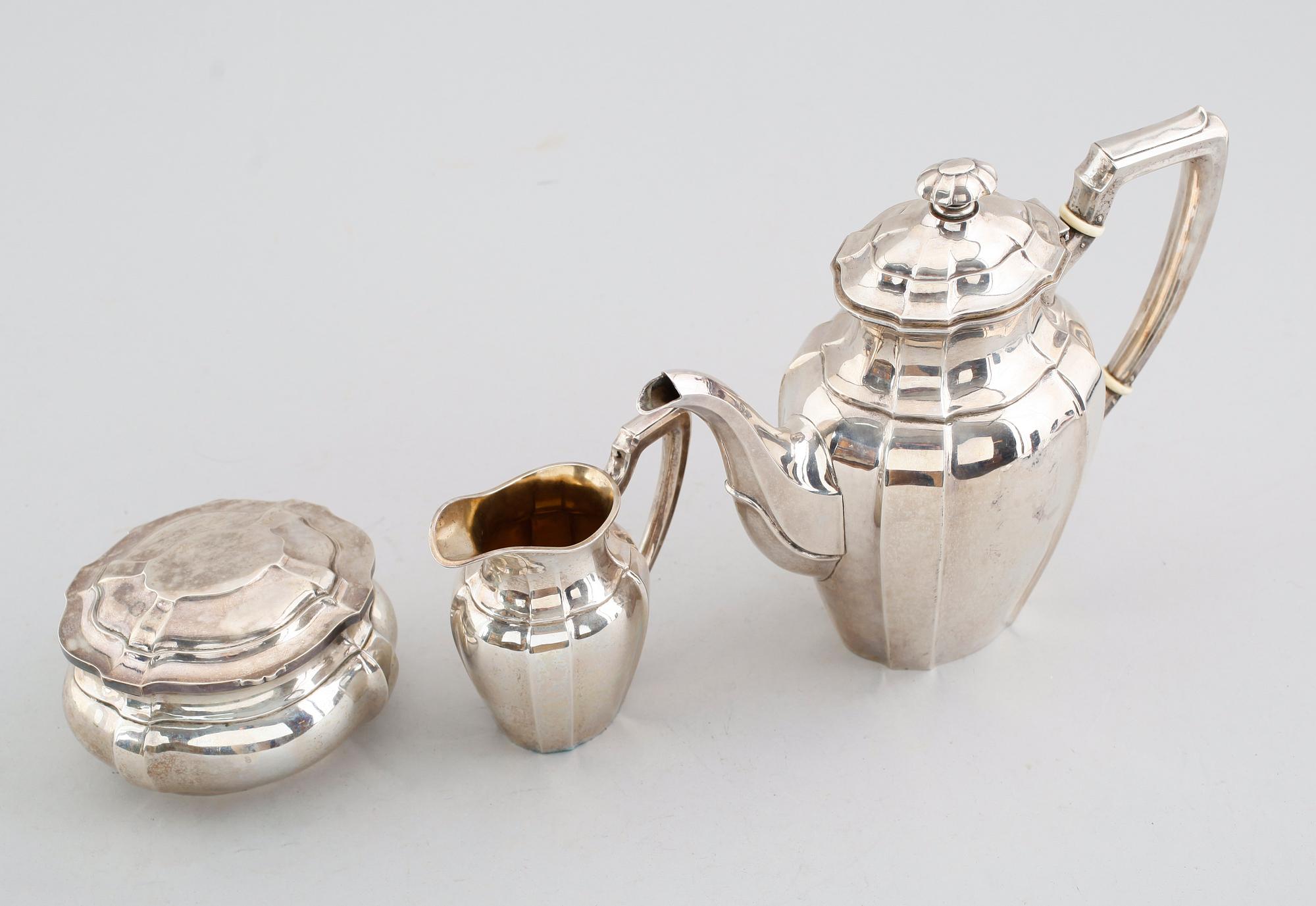 KAFFESERVIS, 3 delar, silver, K Andersson, Stockholm 1919. Vikt ca 1017 gram.