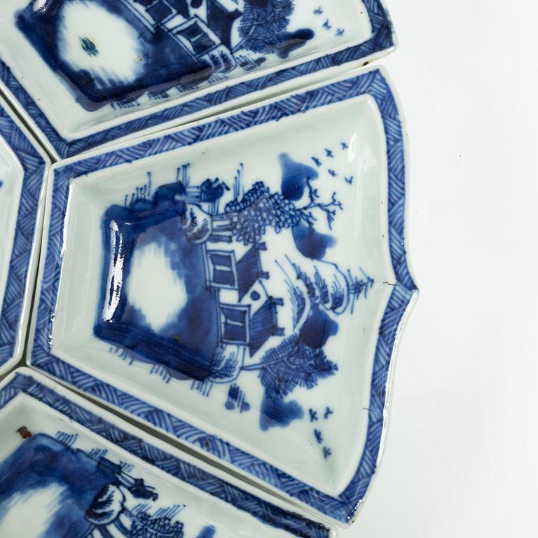 A nine piece Chinese export blue and white cabaret, Qing dynasty, Qianlong (1736-95).