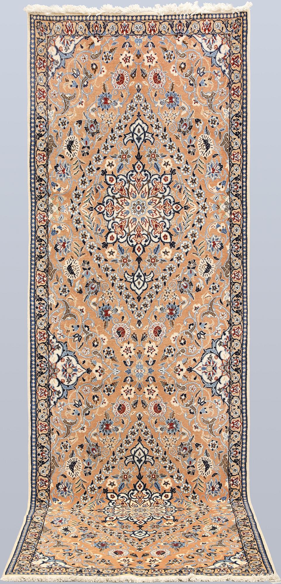 A part silk Nain runner, so-called 9LAA, approx. 277 x 86 cm.
