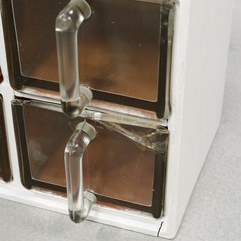 A spice rack from around the middle of the 20th century.