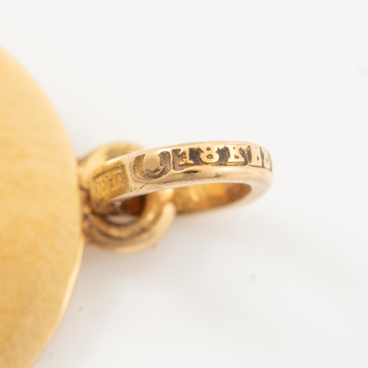 Two pendants in 18K gold and white gold.