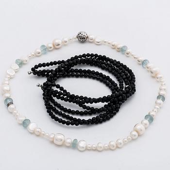 LYNGGAARD, clasp 18K whitegold w 3 brilliant-cut diamonds, 1 row cultured peals and aquamarines, 3 rows of onyx beads.