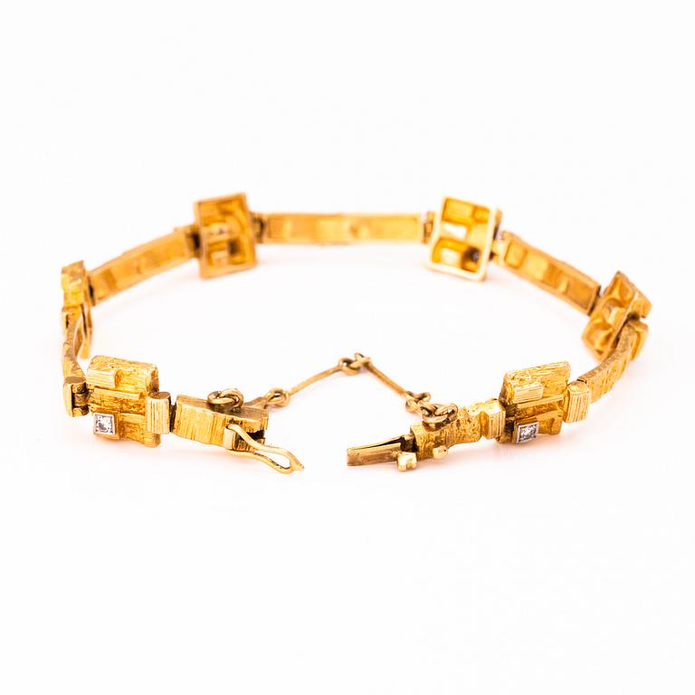 BJÖRN WECKSTRÖM, BRACELET, 'Timanttietapit', 8/8 cut diamonds, 18K gold. Lapponia 1978.