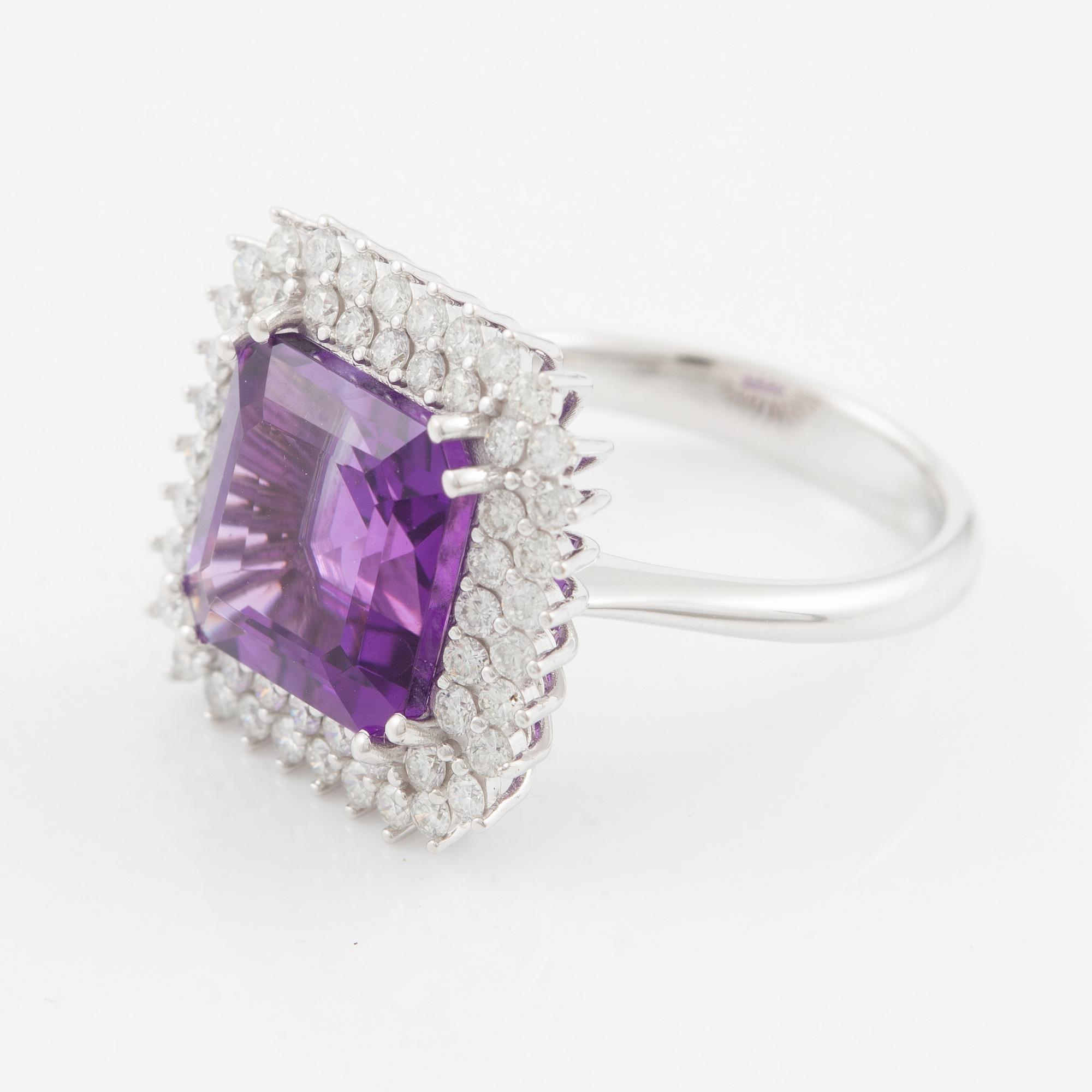 Ring 18K vitguld med ametist och briljantslipade diamanter.