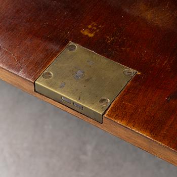 Vitrinskåp, 1800-talets mitt.