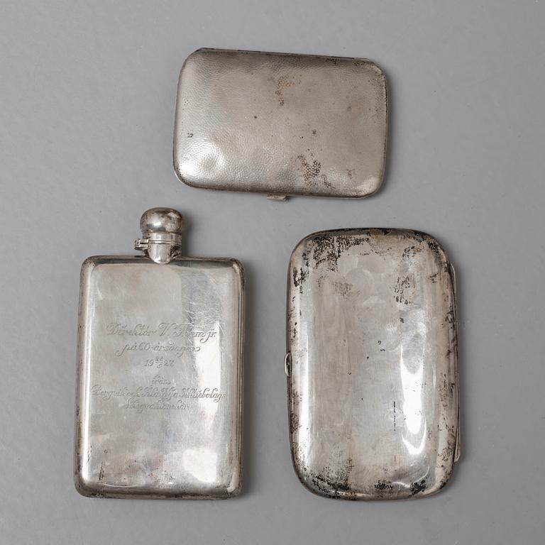 PLUNTA SAMT 2 ETUIER, silver, bla CG Hallberg, Stockholm 1927. Tot ca 628 gram.