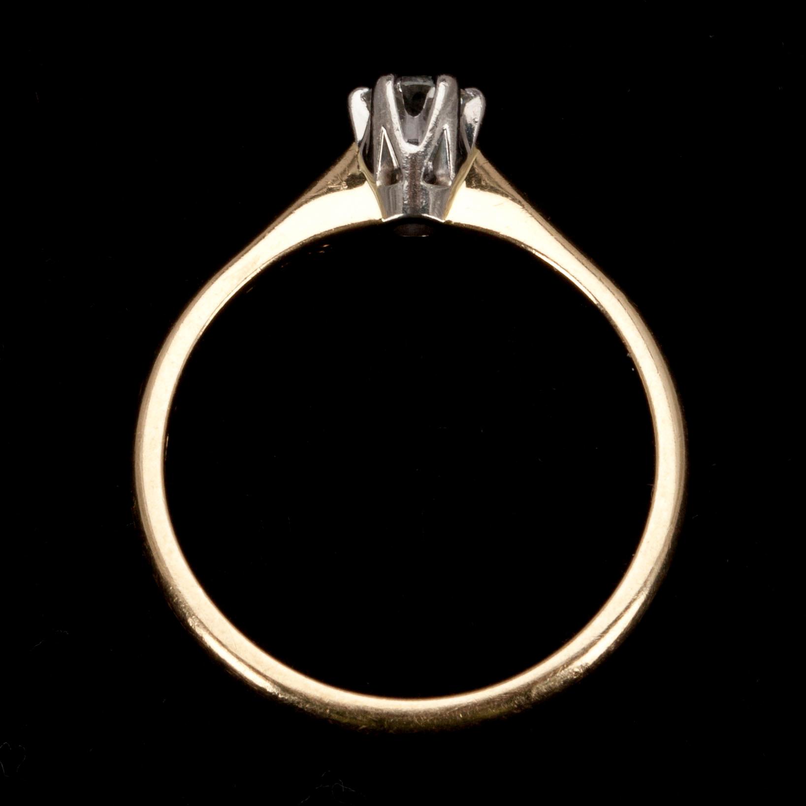 RING, guld 18K, briljantslipad diamant 0,22 ct, A. Tillander. Vikt 17 g. Intyg Tillander.