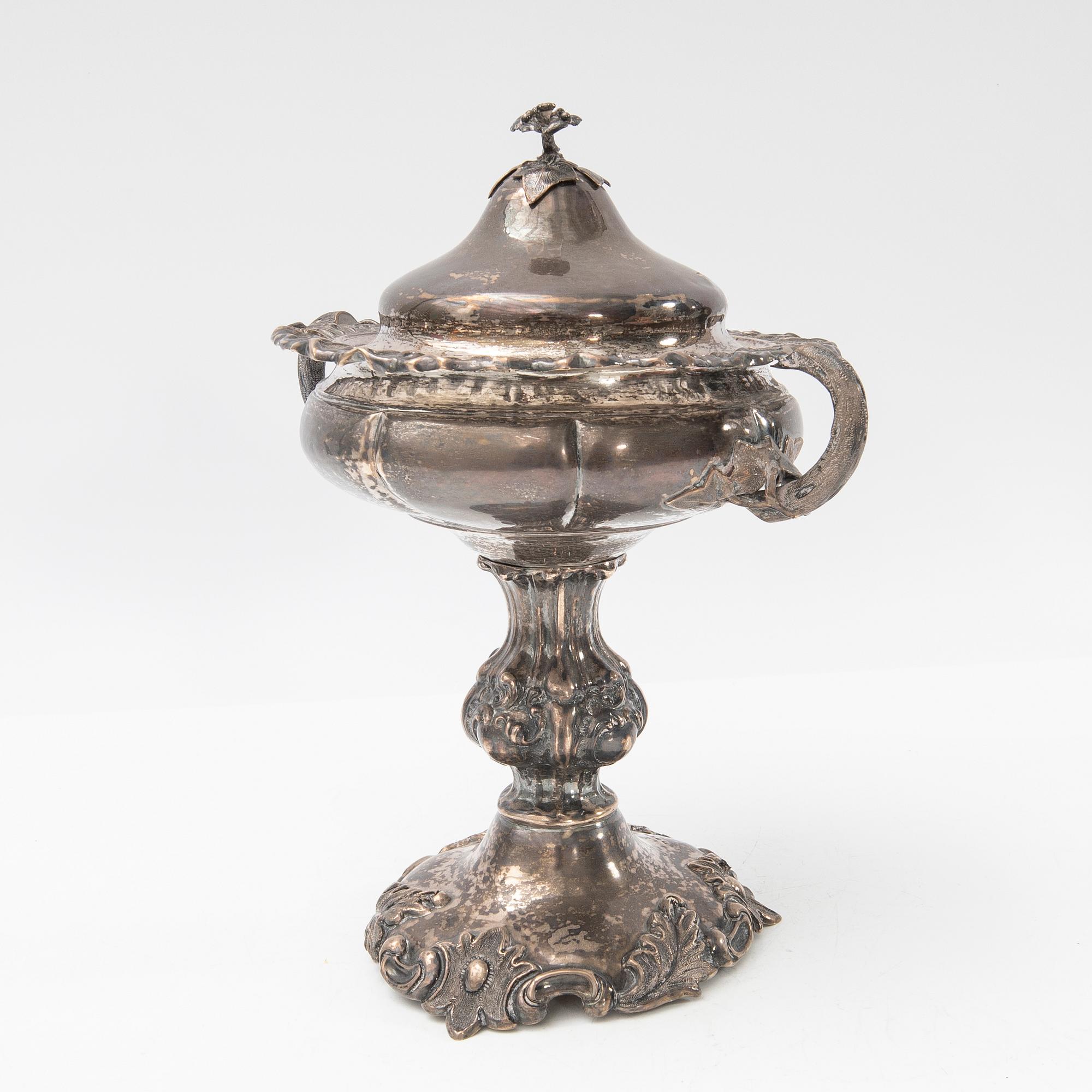 Skål med lock, silver, Sverige, 1865.