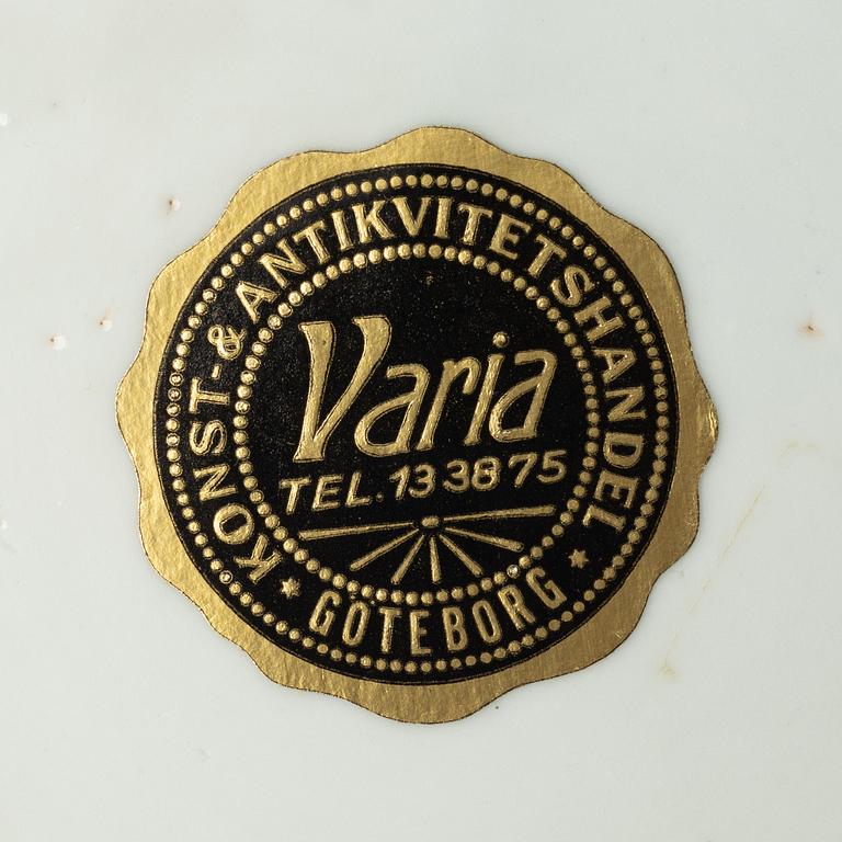 Tallrikar, nio stycken, kompaniporslin. Qingdynastin, Qianlong (1736-95).