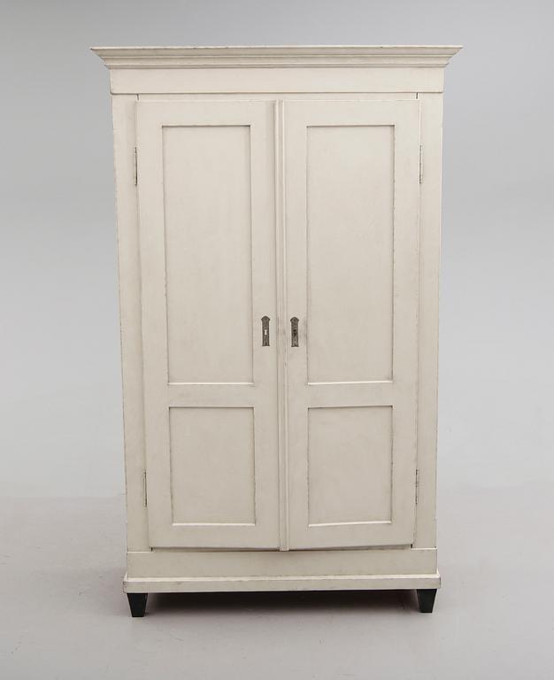 KLÄDSKÅP, 1900-talets första hälft.