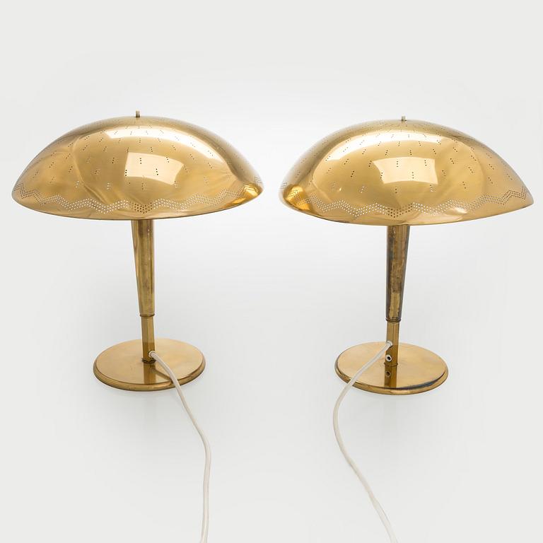 Paavo Tynell, pöytävalaisinpari, malli 5061, Idman 1900-luvun puoliväli.