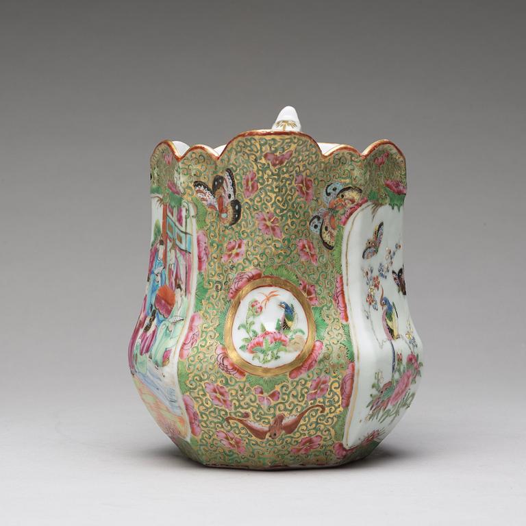 A famille rose Canton ewer, Qing dynasty, 19th Century.