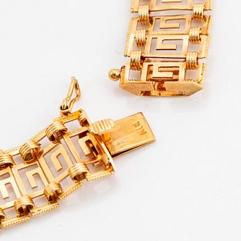 18K gold necklace.