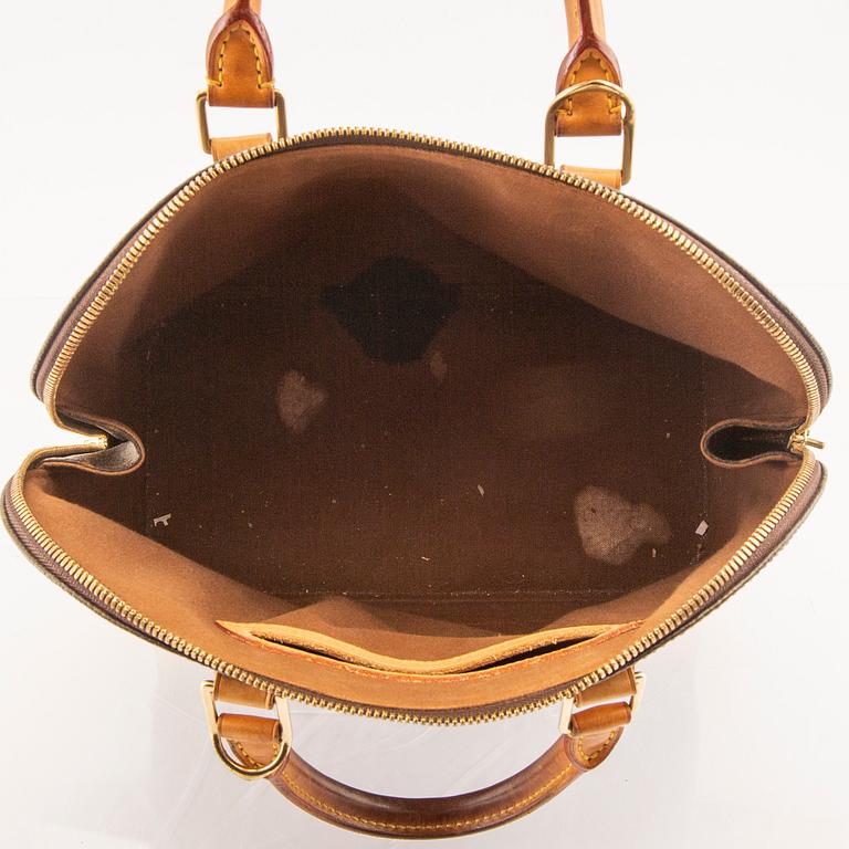 Louis Vuitton,.