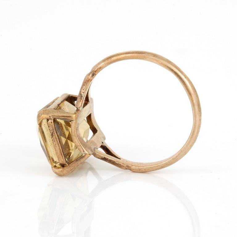 RING med blandslipad citrin, Lettland, 1919-1939.