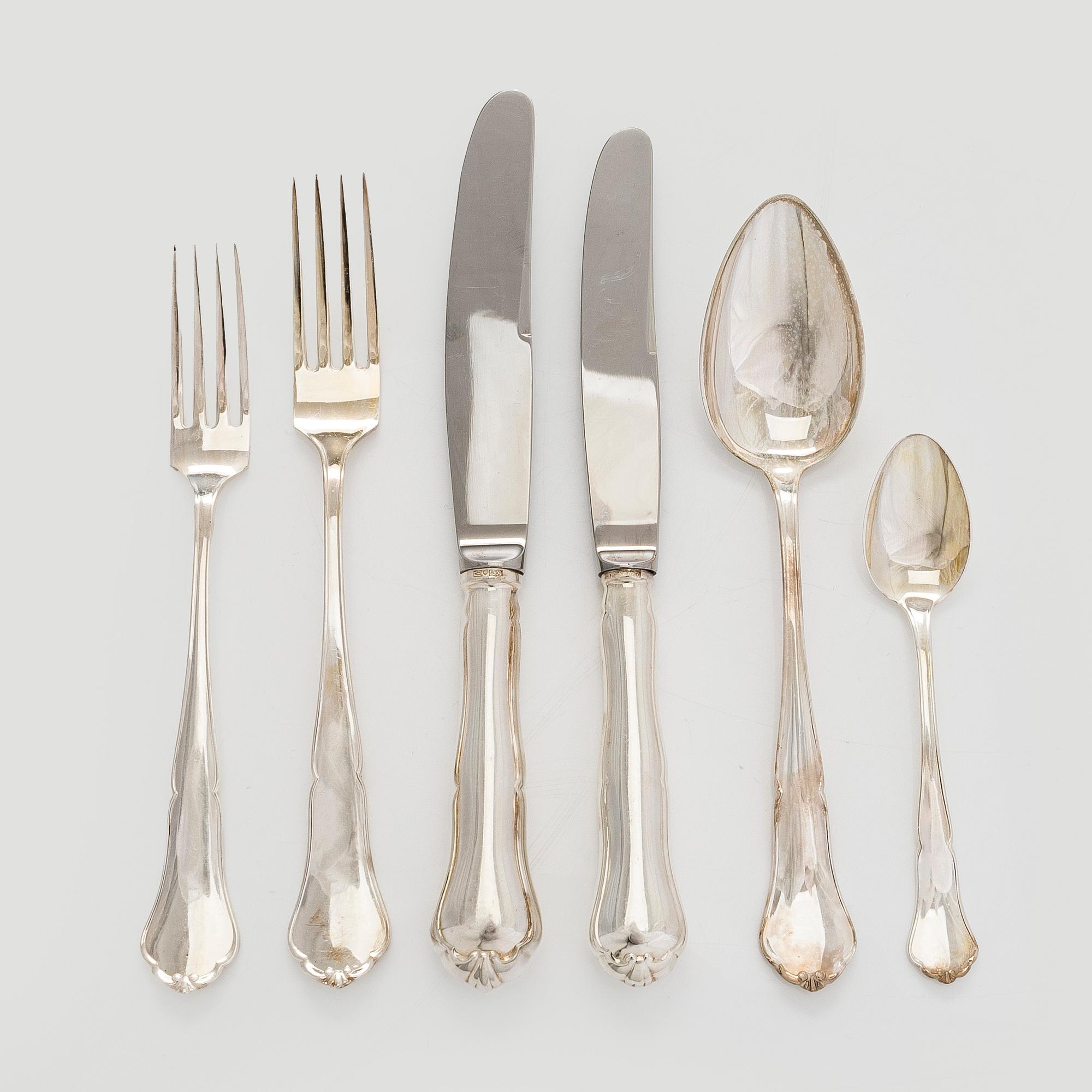 An 118-piece set of 'Chippendale' silver cutlery, Finnish hallmarks. In cutlery box.