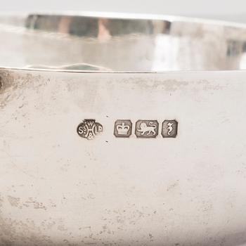 MALJOJA, 2 kpl, hopeaa, ja pikari, Wien Sheffield Kiina tms. Uushopea tarjotin, Ei huutokauppaan.