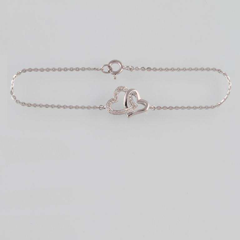 ARMBAND, 18K vitguld med briljantslipade diamanter ca 0.07 ct. Vikt 2,0 gram.