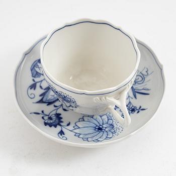 A 19-piece porcelain 'Blue Onion' part service from Meissen, 20th Century.