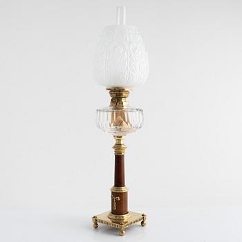 Fotogenlampa, empirestil, omkring 1900.