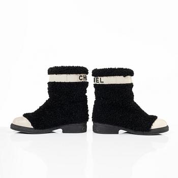 Chanel, "Coco Neige Shearling Boots", storlek 37.
