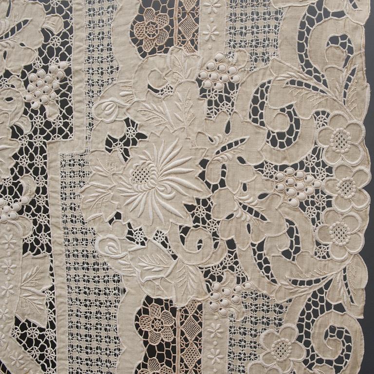 BORDDUK, linne och spets.