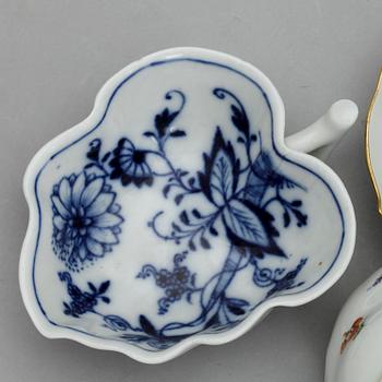 KAFFEKOPPAR, 7 st, samt ett fat och skålfat, porslin, Meissen, 1900-tal.