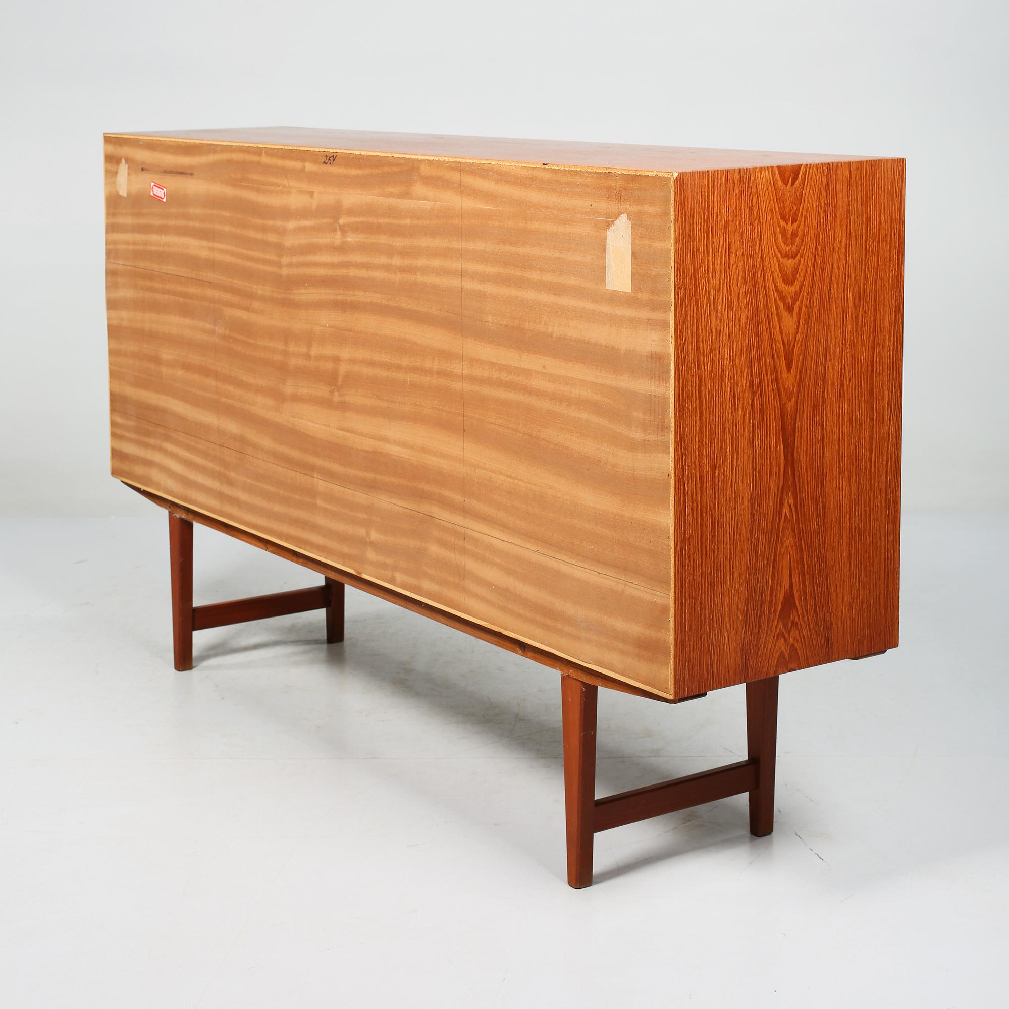 SIDEBOARD, 1900-talets tredje kvartal.