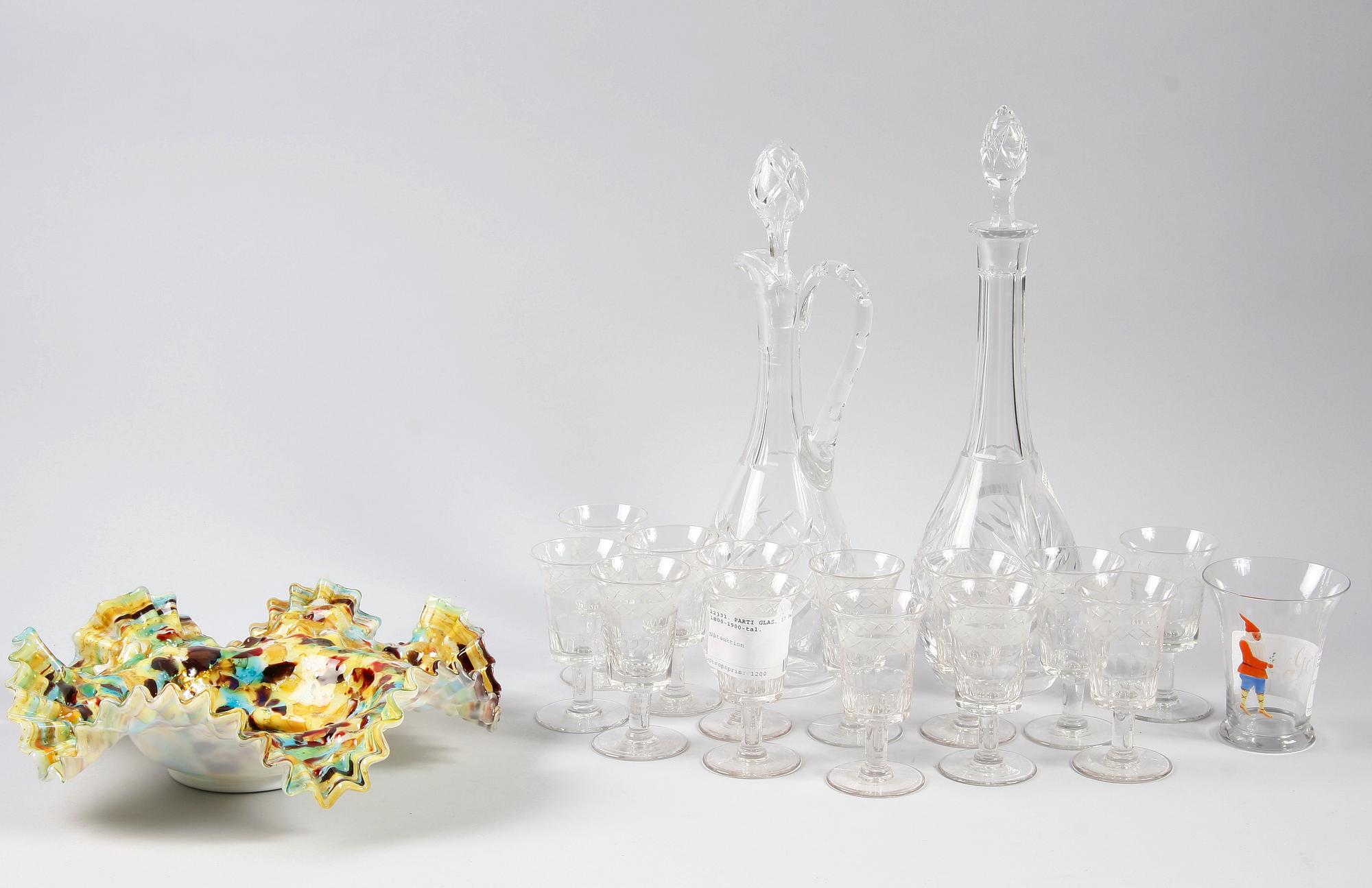PARTI GLAS, 17 delar, 1800-1900-tal.