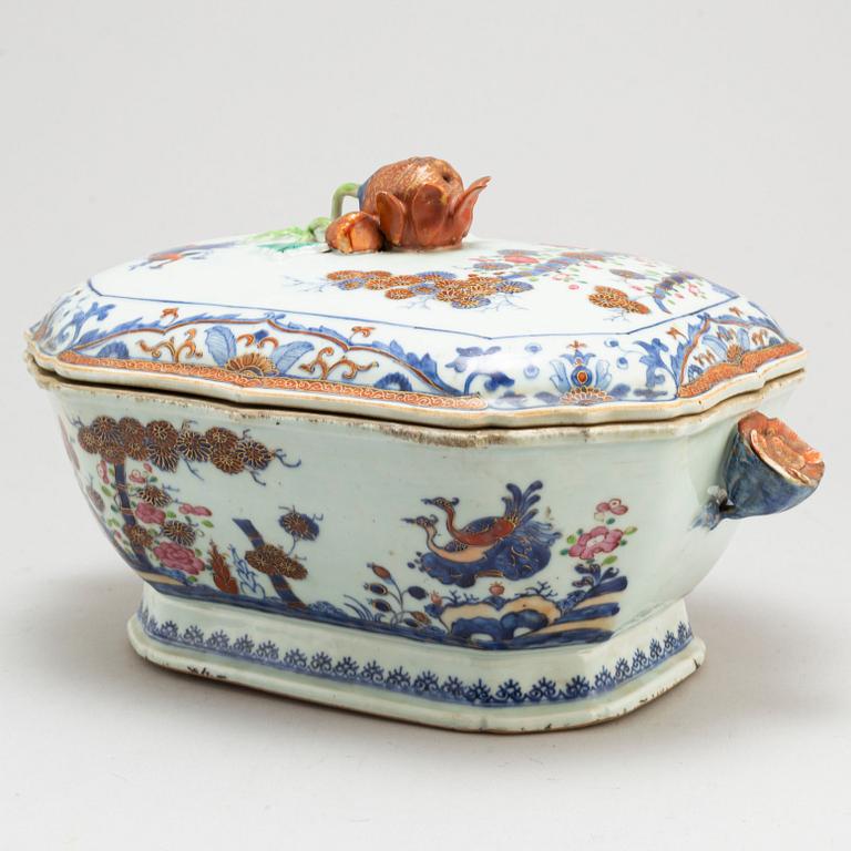 A famille rose tureen with cover, Qing dynasty, Qianlong (1736-95).
