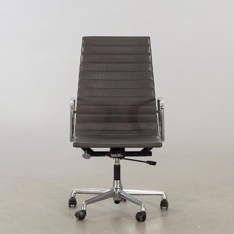 CHARLES & RAY EAMES, Kontorsstol EA 117 Vitra 1900-talets senare del.