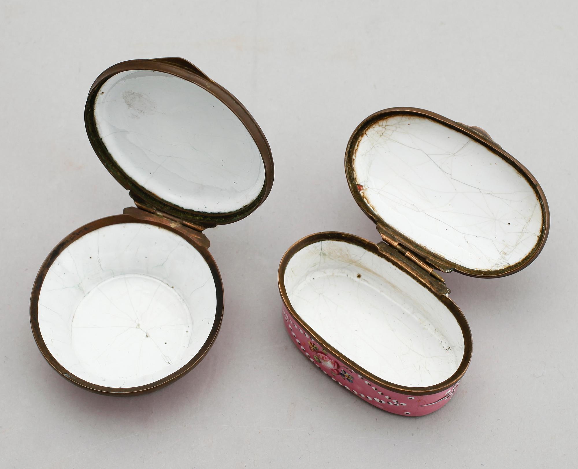 DOSOR, 2 st, emalj, sannolikt Bilston, England, sekelskiftet 1800.