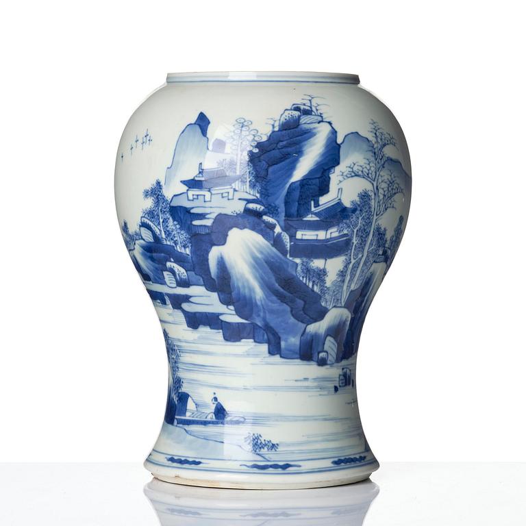 A blue and white vase, Qing dynasty, Kangxi (1662-1722).