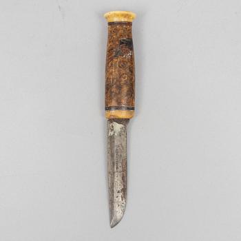 Per Erik Svonni, a reindeer horn knife, signed and dated 1928.