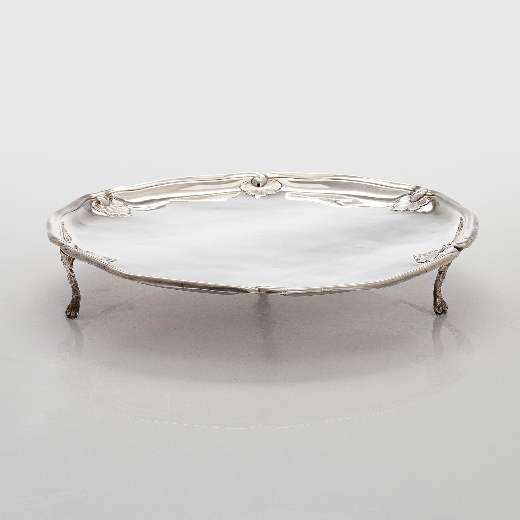 Serving dish, silver, 18th century, indistinct mark.