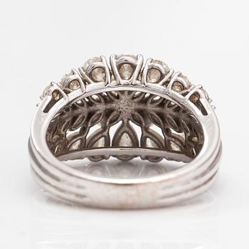 An 18K white gold ring with diamonds ca. 2.53 ct in total according to engraving.