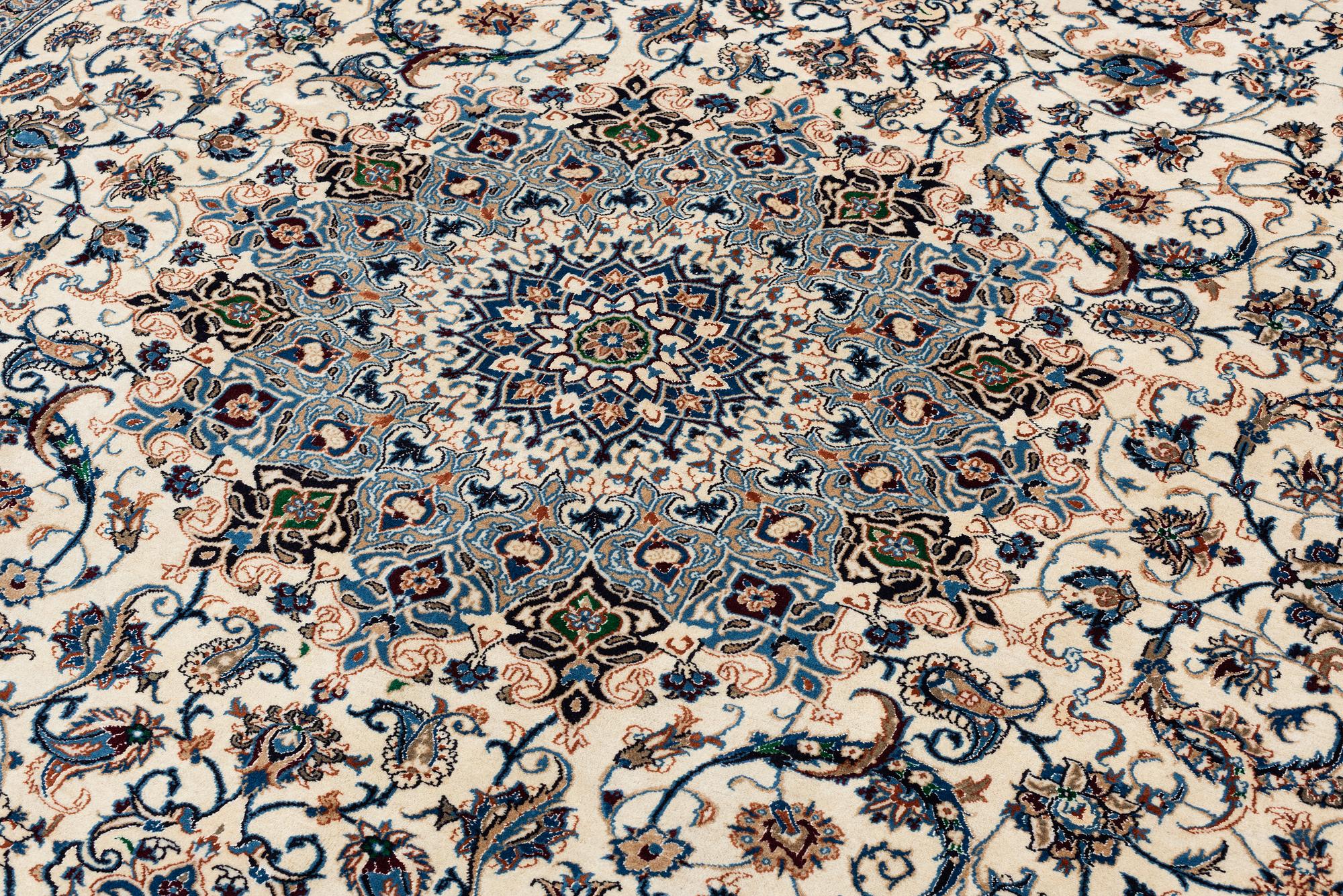 Rug, Nain, approx. 403 x 288 cm.