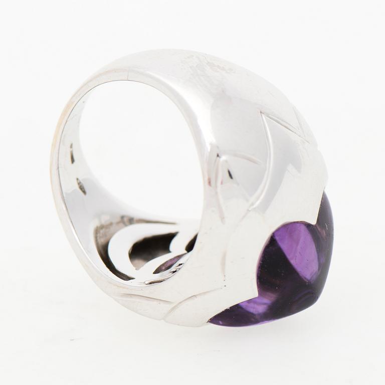 A BULGARI RING, "Pyramid", amethysr, 18K white gold.