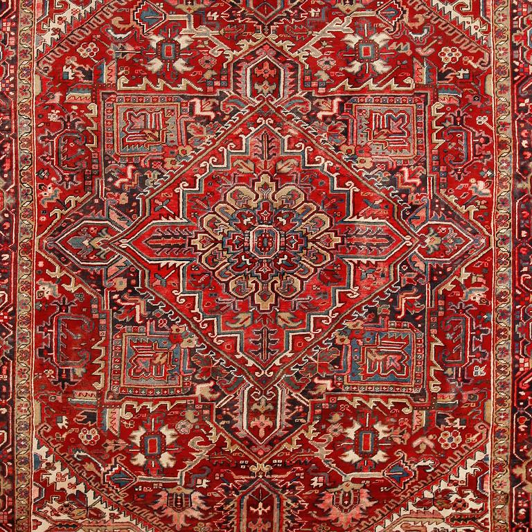 MATTA, Heriz, ca 380 x 266 cm.