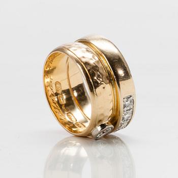 RING, guld 14K och 18K, briljantslipade tot. 0,51 ct. Vikt 10,4 g.