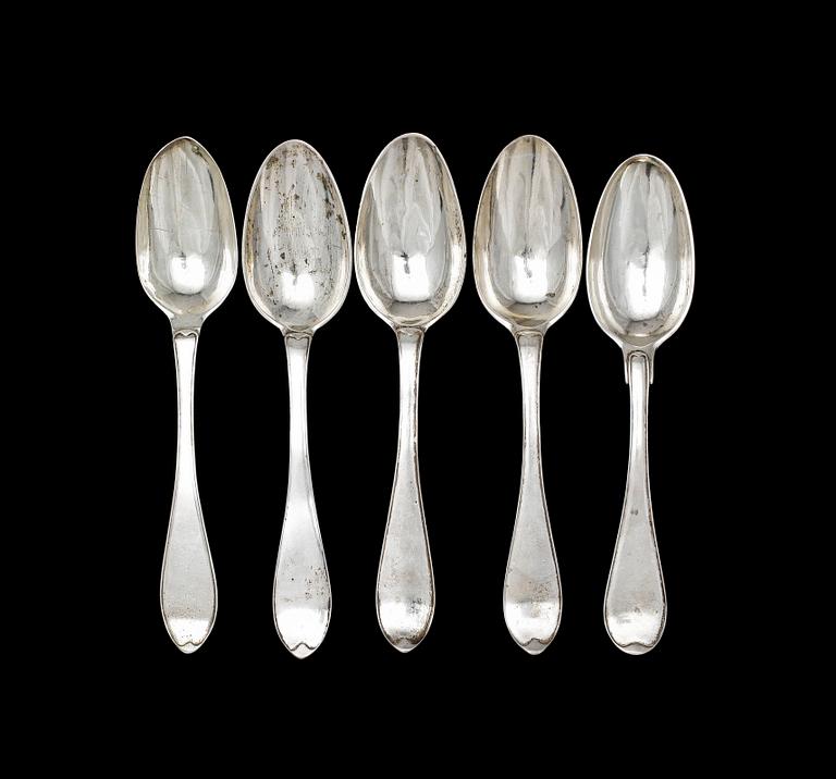 MATSKEDAR, 4+1, silver, "Svensk rund", Johan Jacob Ulfsberg, Nyköping 1800-talets första hälft. Totalvikt ca 340 gram.