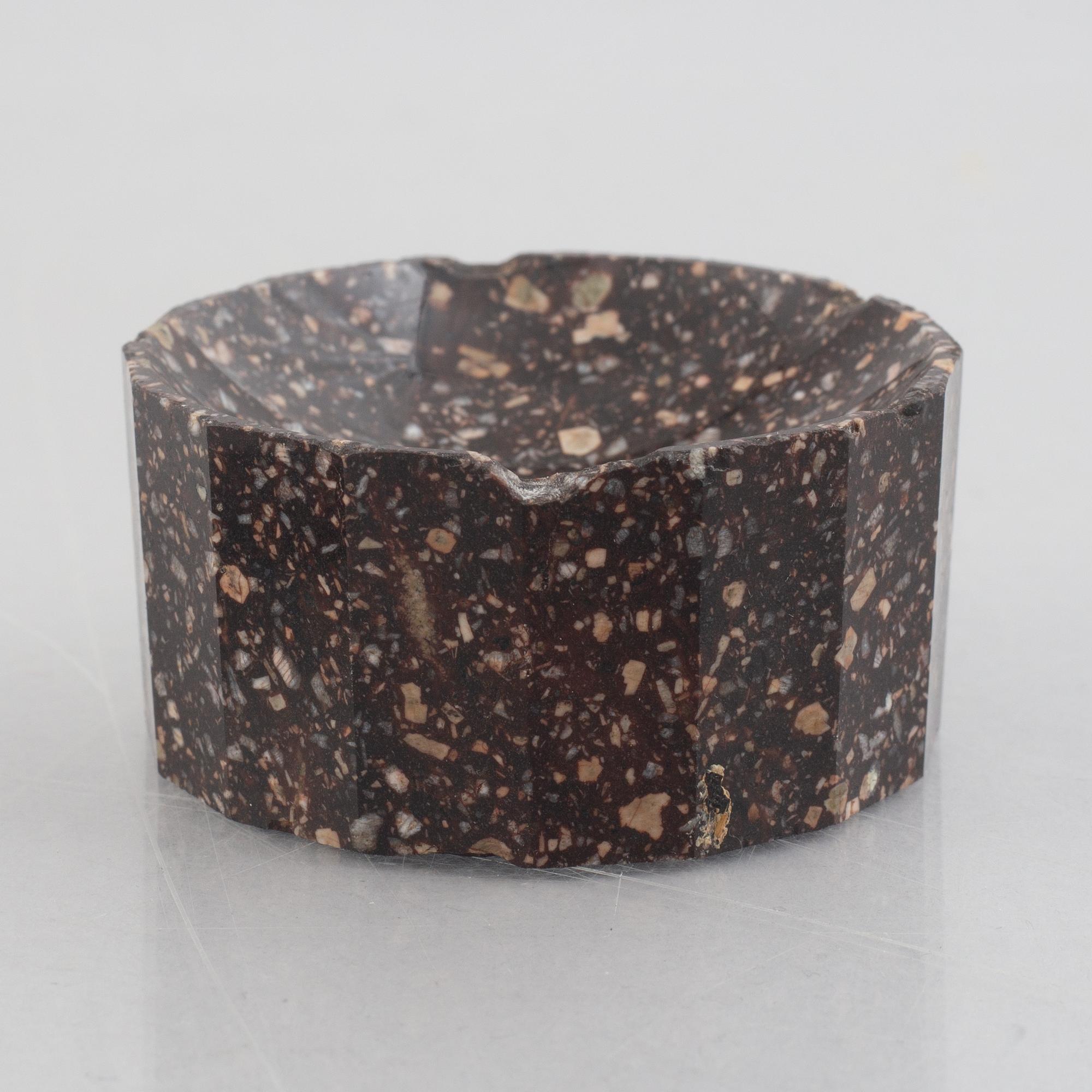 Two porhyry salts and one specimen, Älvdalen, Sweden, 19th century.